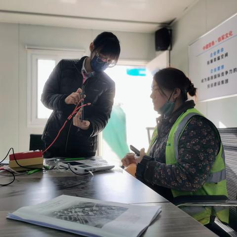 工行万丰路支行开展“践行二十大精神 争当新时代雷锋”活动