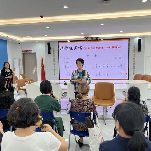 民治长青老龄大学学葫芦丝《划船》