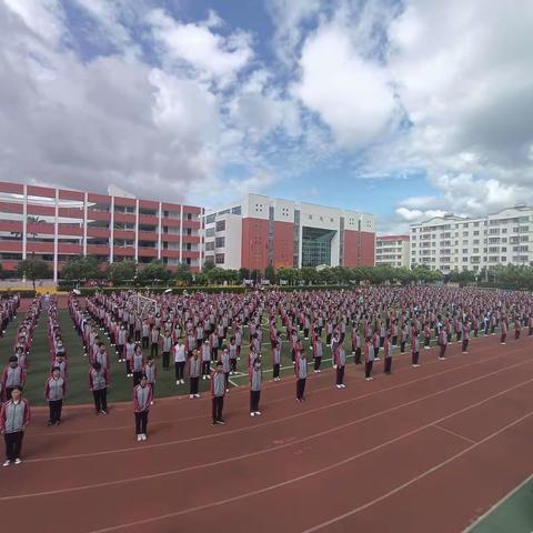 敬畏知识 敬畏尊长 敬畏规则——玉溪第五中学举行2022年秋季学期开学典礼