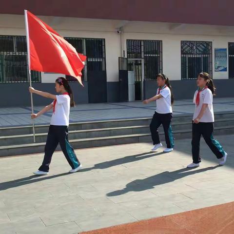 心系红领巾争当向上向善好队员