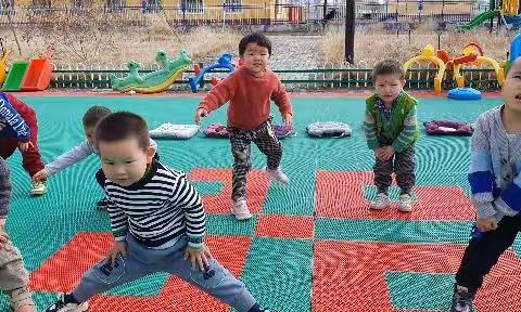 红旗农场幼儿园分园小班体育活动－－－属我最厉害