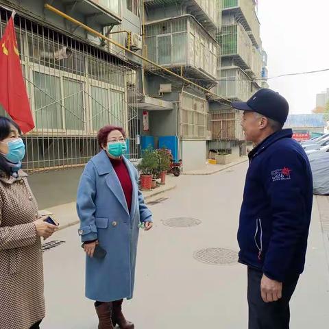 区妇联马主席来翠华南路社区督导检查垃圾分类工作