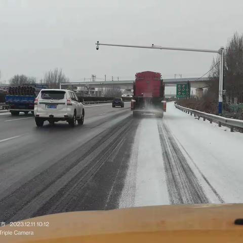 国省干线分公司迎风克雪保畅通