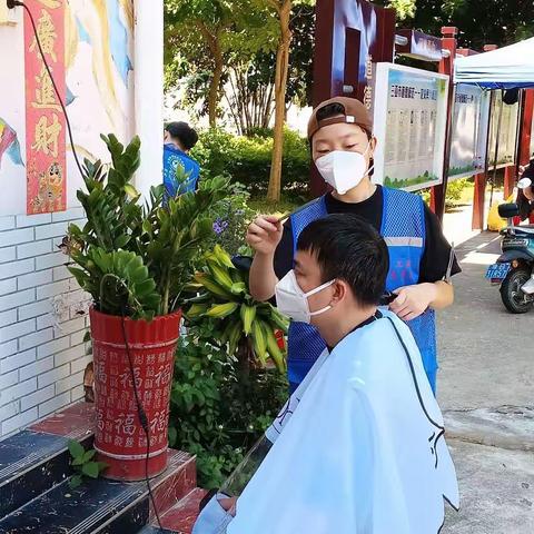 丹州社区开展为疫情防控一线志愿者送“福利”切实解决“顶上烦恼”