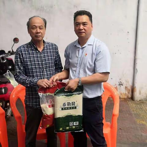 三亚市国创经济适用房党支部春节期间开展走访慰问老党员老干部送温暖党日活动