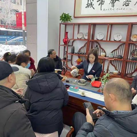 山西银行阳泉分行营业部开展“情人节-给你一束花的仪式感”厅堂主题活动