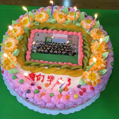 启航幼儿园40几名学前班的宝贝们马上就要毕业了，我们尽心准备了毕业典礼，老师舍不得你们，永远爱你们！