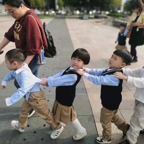 寻找秋天的足迹——记小（3）班第一次秋游