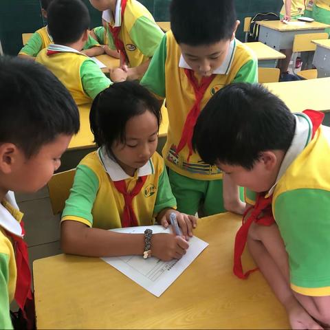 五（4）班保护学校公物讨论会