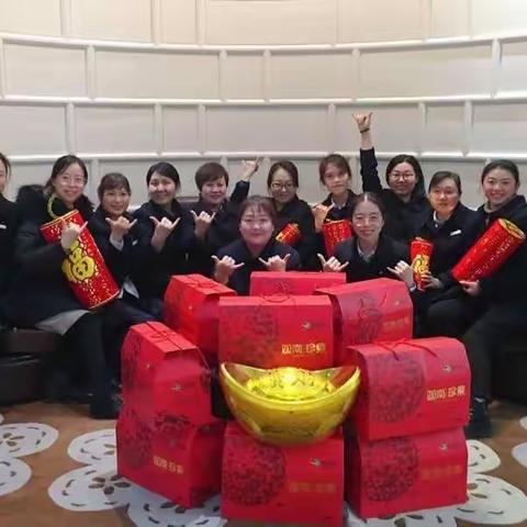 春节家访暖人心 绿城广场一家亲