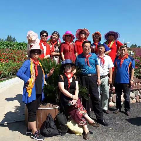 2017年7月29日：北纬44度花海新老朋友相聚：回忆过去、展望未来：享受大自然的美丽花海山清水秀丽风景！