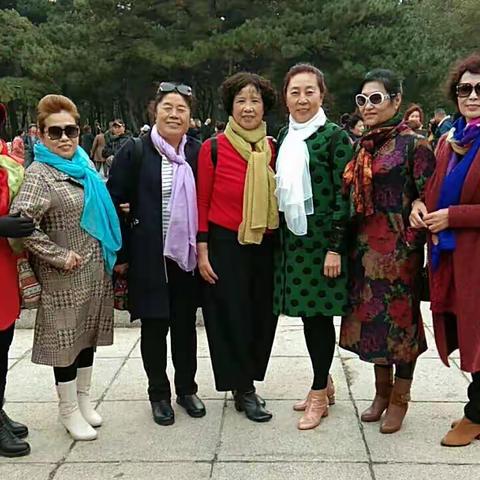 19.10.20.南湖看红叶，长春电影制片厂，这有山，开心快乐，留下足迹。