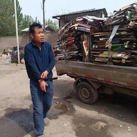 网格员帮忙村民化解矛盾排忧愁