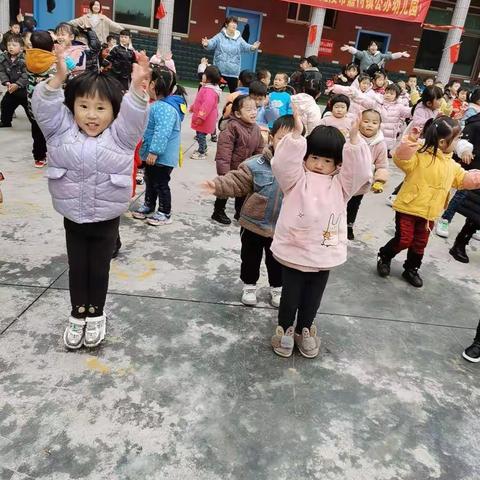 锦程幼儿园 用心呵护，用爱教育！让微笑与赞美陪伴每一个孩子，让自信和快乐伴随每一个孩子快乐成长！