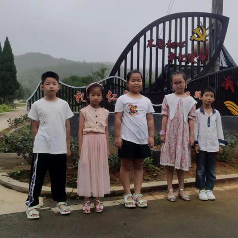 《远足》，远离城市的喧嚣，亲近大自然。用文字记录这一刻的美好！