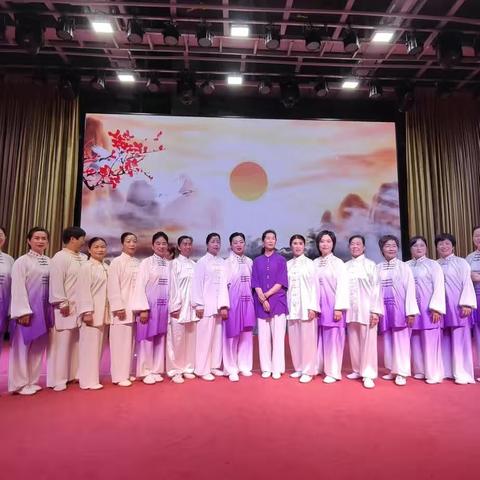 黄梅县老年大学健身气功班、太极拳三班期末展演获得成功