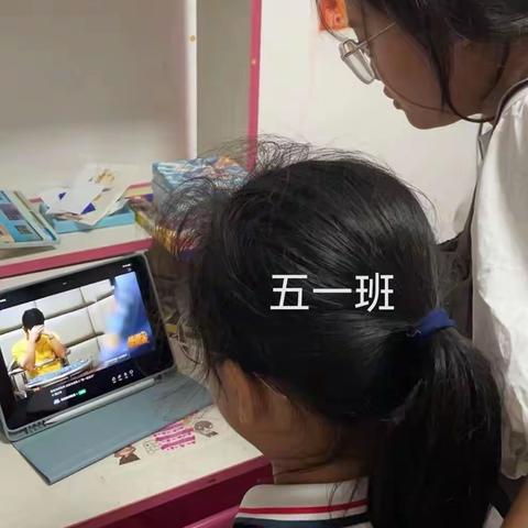 海口市美兰实验小学五年级组织学生及家长观看“未成年人法治宣传教育视频”图片收集