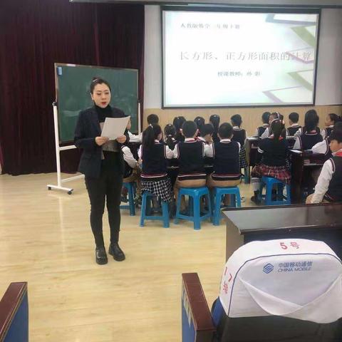 在动手中实践   在合作中交流                    奋强小学小主题教研（之二）