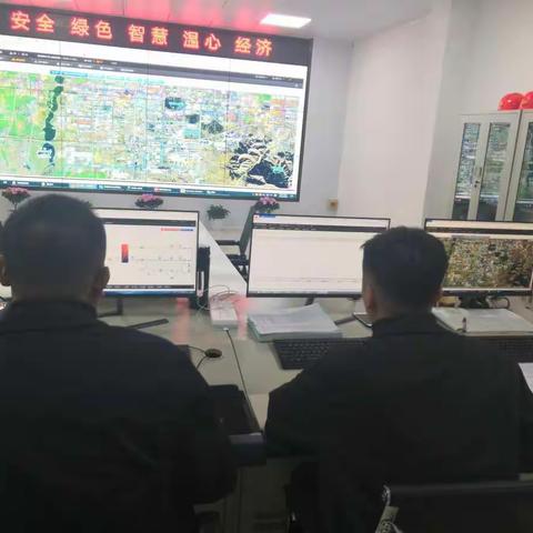 除夕夜是万家团圆的时刻，但是这一刻因他们的值守而更温暖