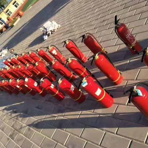 【富北动态】推进避险机制，构筑平安校园   ——记富北实验学校防火防震安全疏散演练