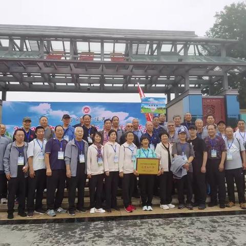 “人与自然和谐共生”——河南省税务局组织机关老同志参加2023年省直机关老年人健步走活动