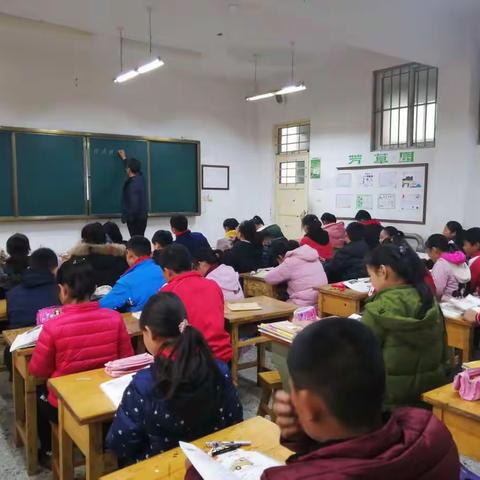 践行八个精心    勇做教学楷模