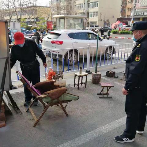 区直西社区取缔占道经营，打通疫情期间生命通道