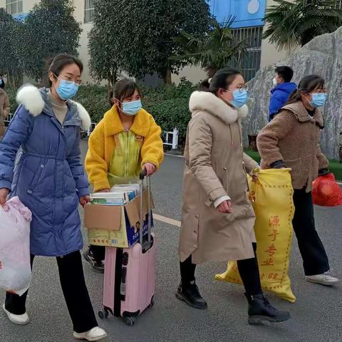 三空桥二中的“迎来送往”