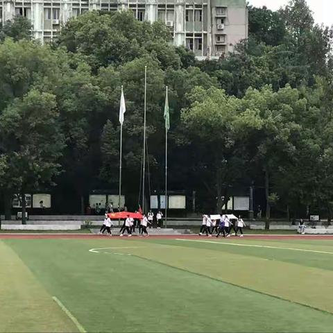 未雨先绸缪，彩排也精彩-记蜀光中学9月29日“双庆”颁奖典礼暨十月升旗仪式彩排