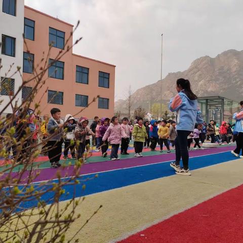 中楼镇鸡山沟社区幼儿园一周精彩回顾（3月13日—3月17日）