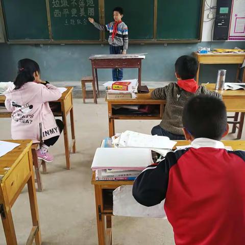 柏苑李庄杨小学 “垃圾不落地，西平更美丽”主题队会