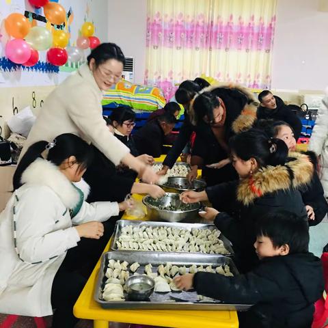 2019年启蒙幼儿园教职工年会                        ——亲如一家，情满启蒙