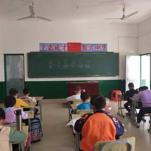 大桥学校“我与宪法同行”硬笔书法比赛