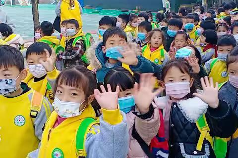 快乐童年幼儿园社会实践活动“小鬼当家”