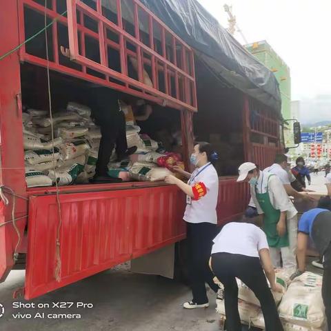 “全员同⼼⼭成⽟丨 团结协⼒⼟变⾦”——中百仓储恩施区域建始店团建记实