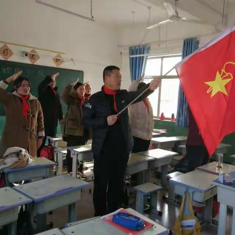 规范少先队标志礼仪，提升辅导员专业素养