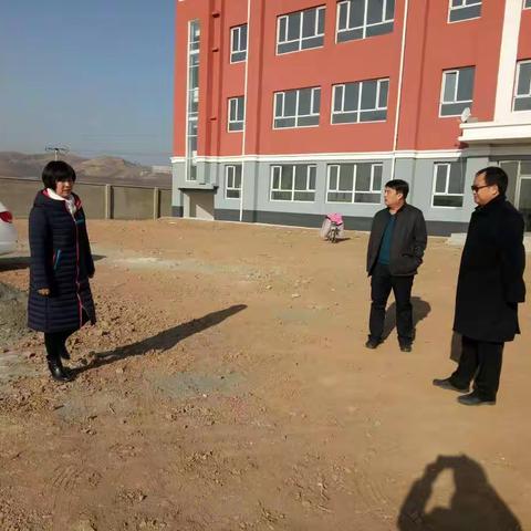 书记乡长进校园，情暖师生