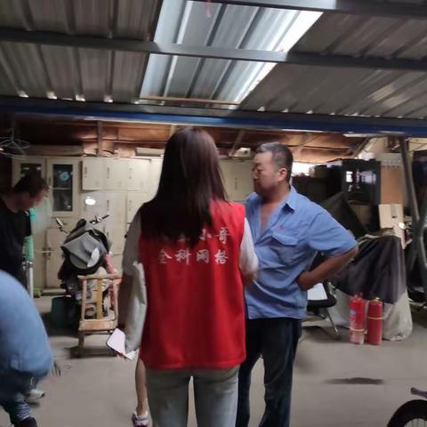 开展防汛排查       确保居民平安