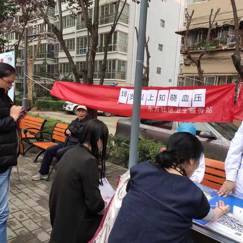 义诊进社区                服务暖人心