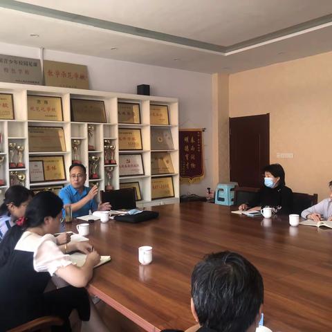 专家引领 助力中考——县道法教研员鲍老师莅校指导中考备考工作