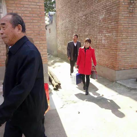 烈士陵园九九重阳节走访慰问退休老 干部