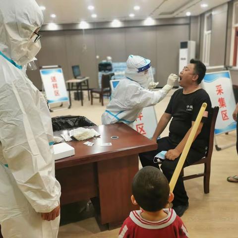 崇皇街道金鹿社区“我为群众办实事”‖安排辖区居民进行全员核酸检测