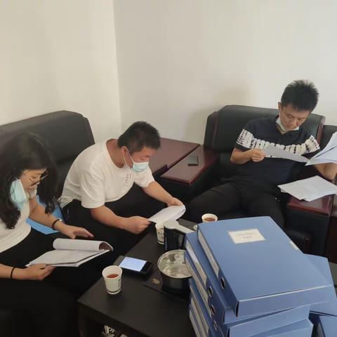 崇皇街道金鹿社区疫情防控║对金鹿社区疫情防控资料进行检查