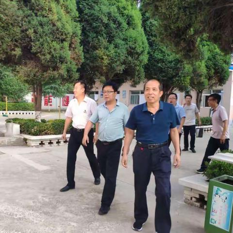 教科局副局长张斌来皋落中心校督察“县管校聘”工作