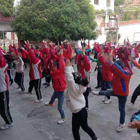 活力大课间，悦动越健康——富家沟中心小学组织学生舞动青春