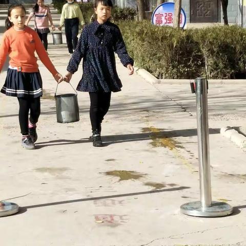 增绿，补绿，小洪沟完小在行动