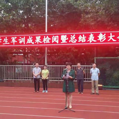 咸阳天王学校新生军训成果检阅暨总结表彰大会隆重举行！