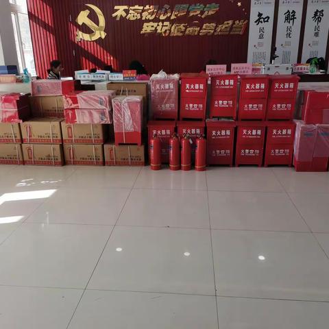【榆山街道云翠社区】【我为群众办实事】双“报到”党员募捐灭火器，助力平安社区建设
