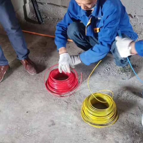 大家好，我是你们的老朋友名匠装饰罗素素，2020年度感恩答谢会品质领航，工艺领航