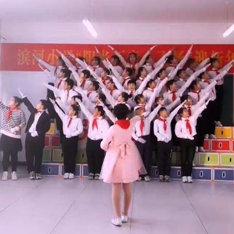 阳光下童心飞扬